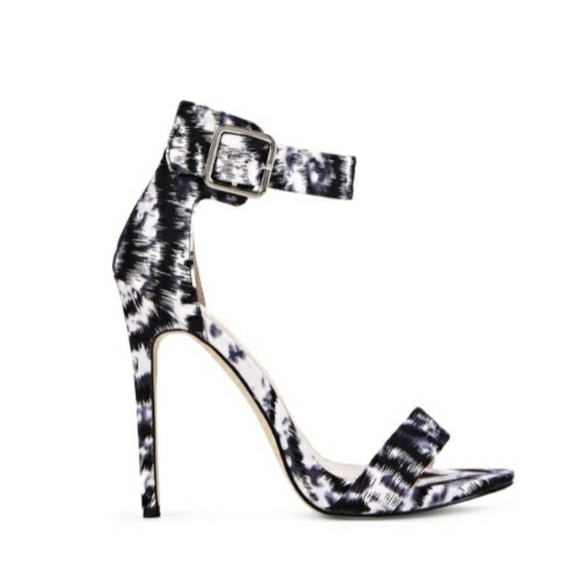 🔥🔥JustFab "Claire" Sandals in Black and White - Picture 2 of 5